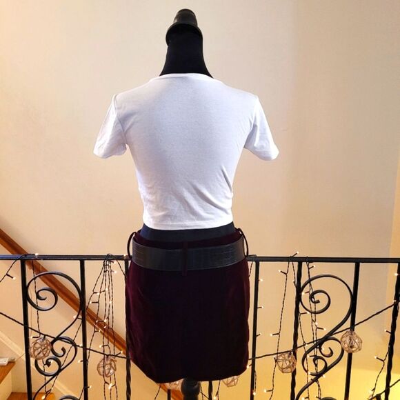42Q. Nwt Commense Crocodile Belted Velvet Mini Skirt Size Small Burgundy - Picture 15 of 16